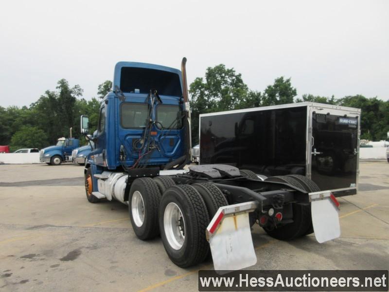 2014 FREIGHTLINER CA125DC T/A DAYCAB, TITLE DELAY, 850185 MILES ON ODO, 52000 GVW, DETRIOT DD13 12.9