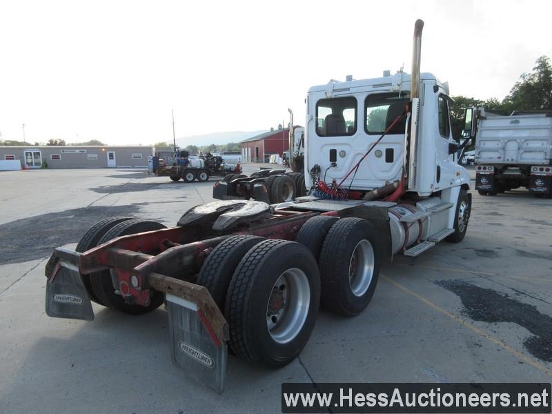 2010 Freightliner Cascadia T/a Daycab, Hess Report In Photos, 565174 Miles