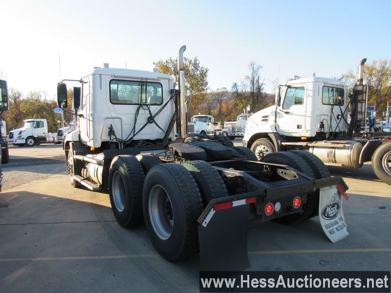 2010 MACK CXU613 T/A DAYCAB, 659997 MILES ON ODO, 52000 GVW, MACK MP8 ENG,