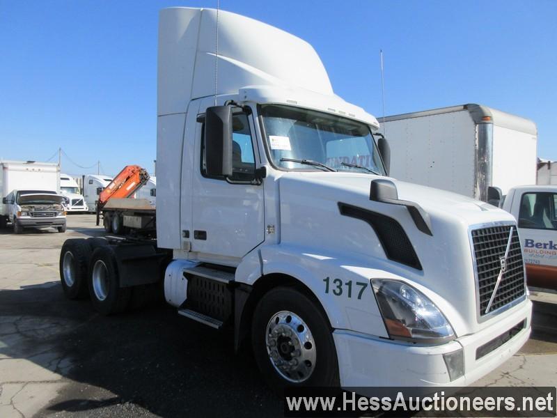 2016 VOLVO VNL T/A DAYCAB, HESS REPORT IN PHOTOS, 615808 MILES ON ODO, ECM