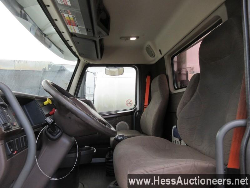 2016 VOLVO VNL64T300 T/A DAYCAB,HESS REPORT IN PHOTOS,  537675 MILES ON ODO