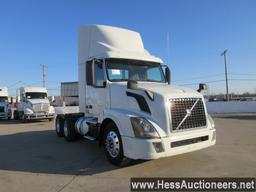 2015 VOLVO T/A DAYCAB,HESS REPORT IN PHOTOS,  595449 MILES ON ODO, ECM 5954