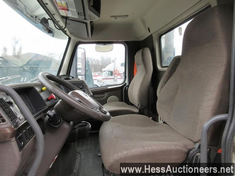 2017 VOLVO VNL T/A DAYCAB,HESS REPORT IN PHOTOS,  548508 MILES ON ODO, ECM