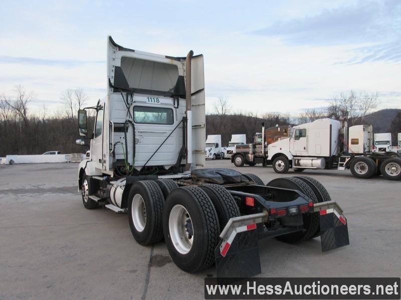 2015 VOLVO VNL T/A DAYCAB, HESS REPORT IN PHOTOS, 630111 MILES ON ODO, 5000