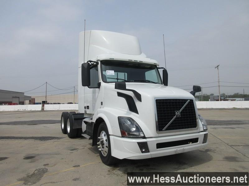 2016 VOLVO VNL64300 T/A DAYCAB, HESS REPORT IN PHOTOS, 532607 MILES ON ODO,