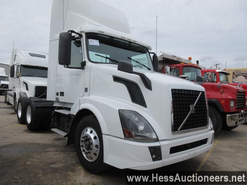 2017 VOLVO VNL T/A DAYCAB, HESS REPORT IN PHOTOS, 569167 OD MI, ECM 569170,