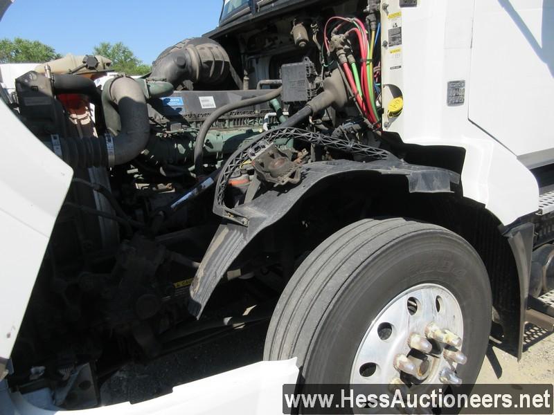 2016 VOLVO VNL T/A DAYCAB, HESS REPORT IN PHOTOS, 571479 MILES ON ODO, ECM