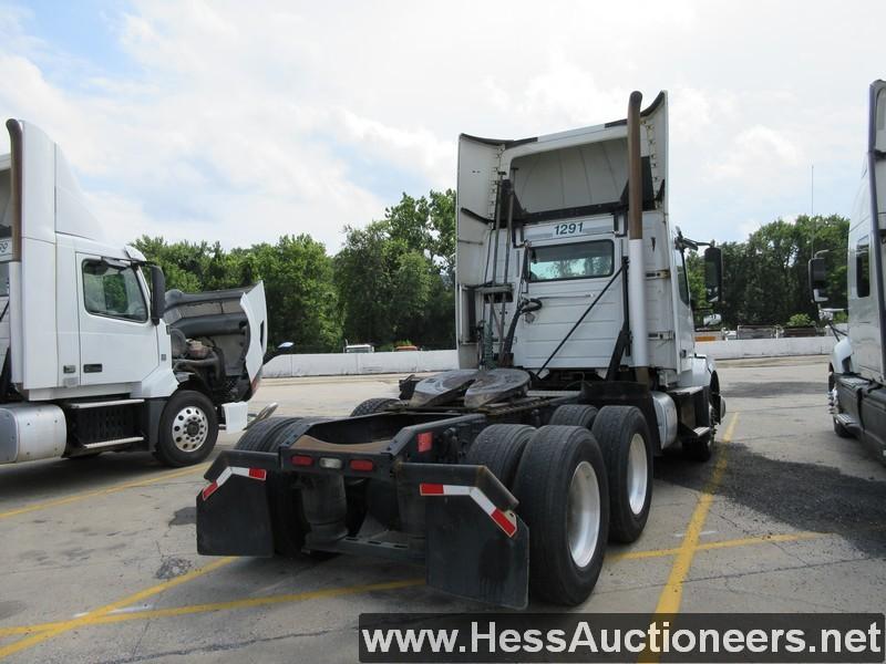 2016 VOLVO VNL T/A DAYCAB