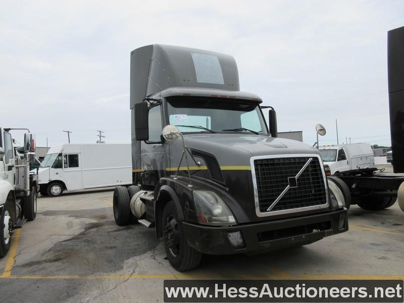 2009 VOLVO VNL S/A DAYCAB