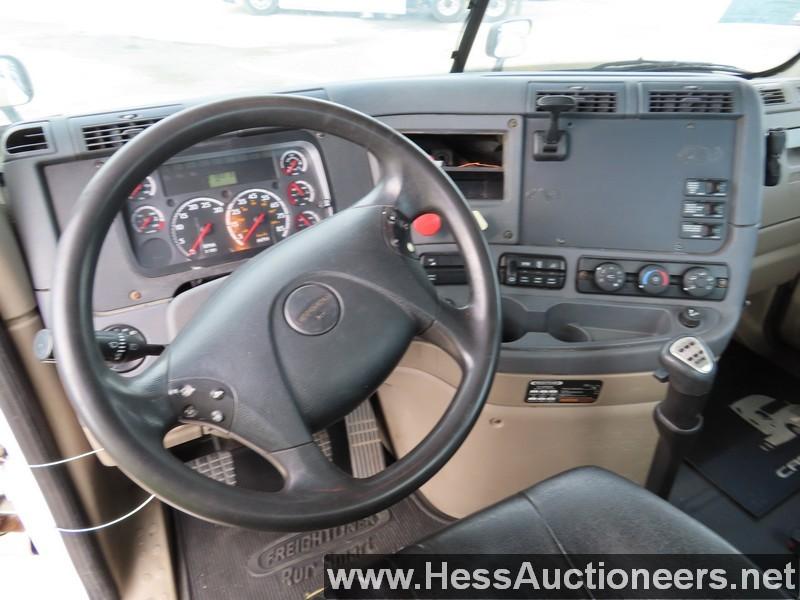 2009 FREIGHTLINER CASCADIA T/A DAYCAB