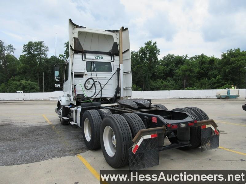 2016 VOLVO VNL T/A DAYCAB