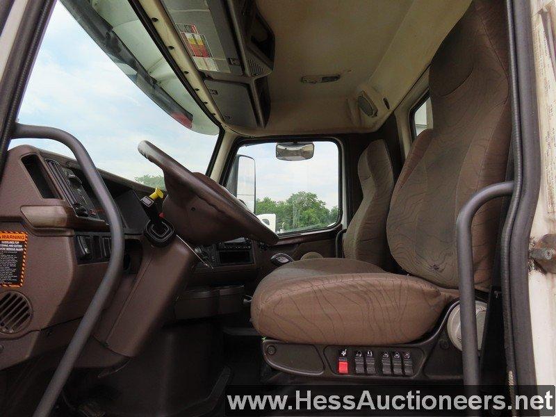 2015 VOLVO VNL64T300 T/A DAYCAB