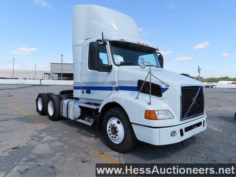 2013 VOLVO T/A DAYCAB, TITLE DELAY, HESS REPORT IN PHOTOS, 633933 MILES ON