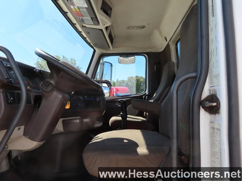 2015 VOLVO T/A DAYCAB, HESS REPORT IN PHOTOS, 374059 MILES ON OD, ECM 37406