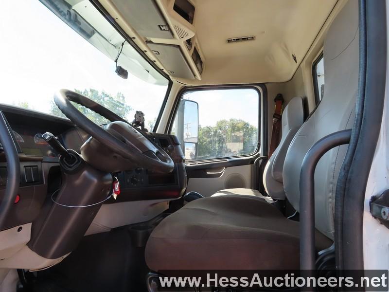 2013 VOLVO T/A DAYCAB, TITLE DELAY, HESS REPORT IN PHOTOS, 633933 MILES ON