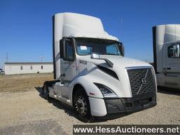 2019 VOLVO VNL42T300 S/A DAYCAB, 305320 MILES ON OD, ECM 305322, FULL VOLVO