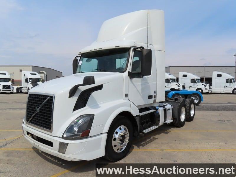 2016 VOLVO VNL T/A DAYCAB,HESS REPORT IN PHOTOS,  560553 MILES ON OD, ECM 5