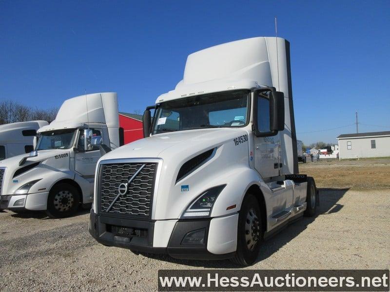 2019 VOLVO VNL42T300 S/A DAYCAB, 305320 MILES ON OD, ECM 305322, FULL VOLVO