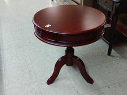 Inter Master 24" Round Accent Table