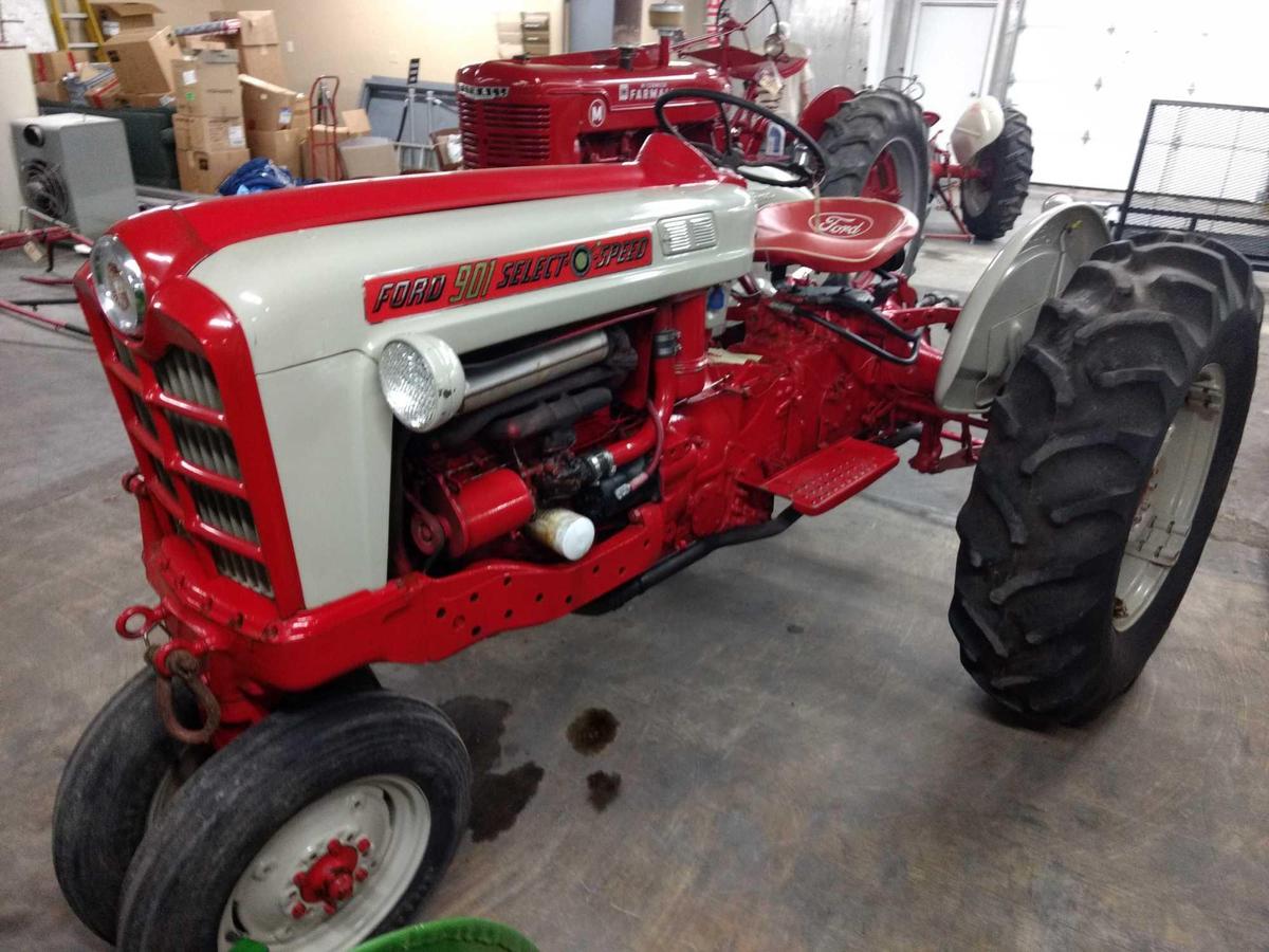 Ford 901 Select-O-Speed Tractor