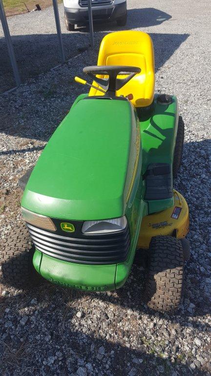 John Deere LT160 Mower