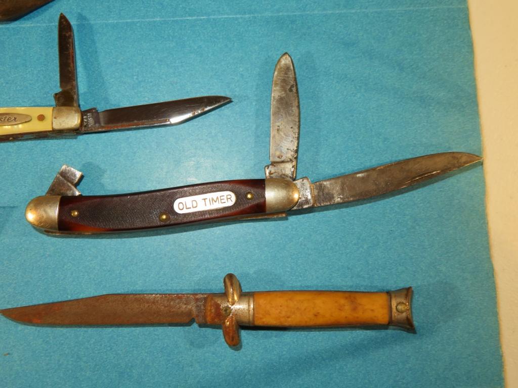 Lot of FOUR pocket knives