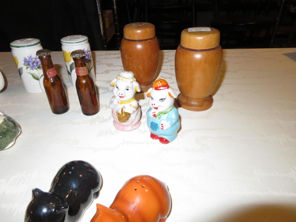 Lot of collectible Salt & Pepper Shakers