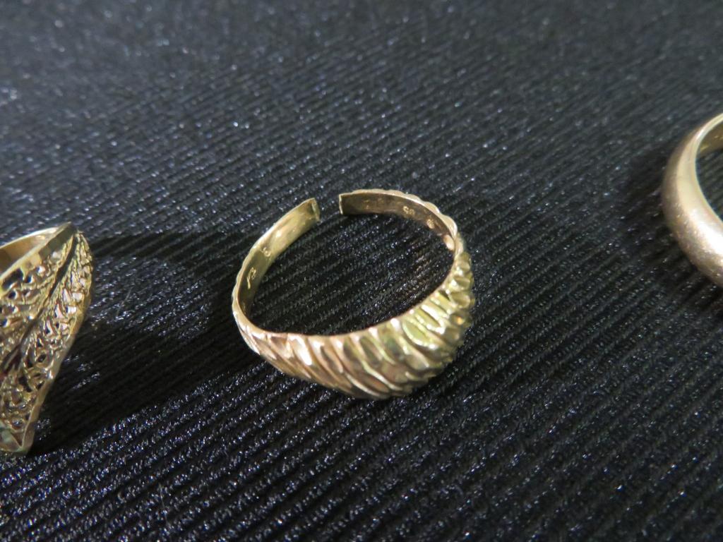 Lot of Rings & Charms 14 kt Yellow Gold