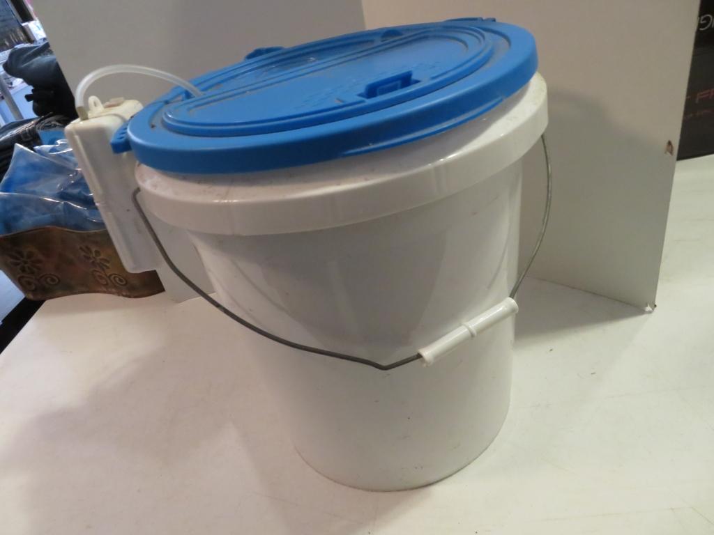 Bubble Box Bait Bucket