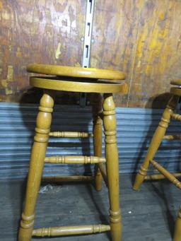 Oak Bar Stool w/ Swivel Seat