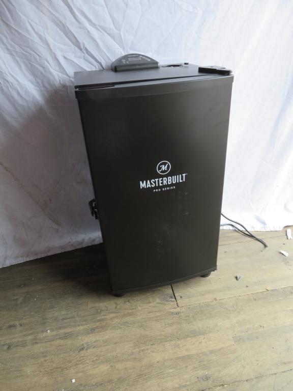 MES 130B Digital Electric Smoker