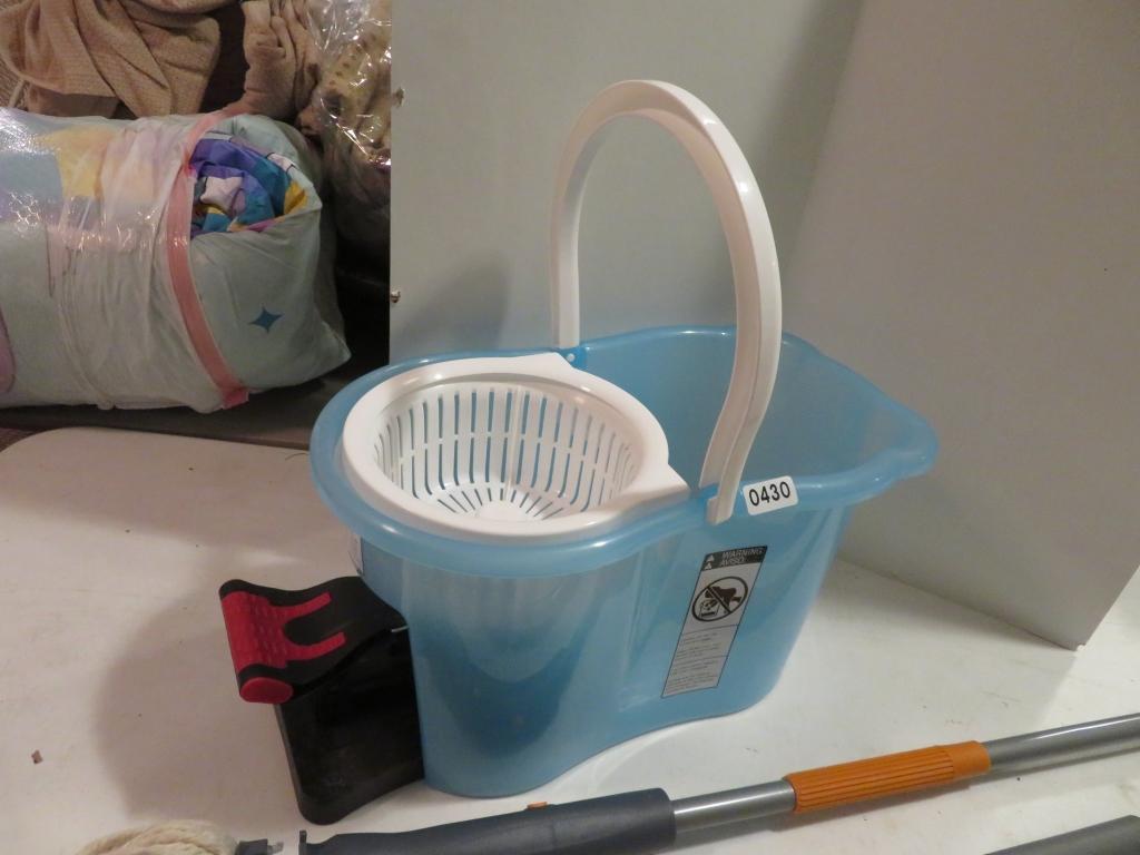 Mop Bucket w/ 2 Mops