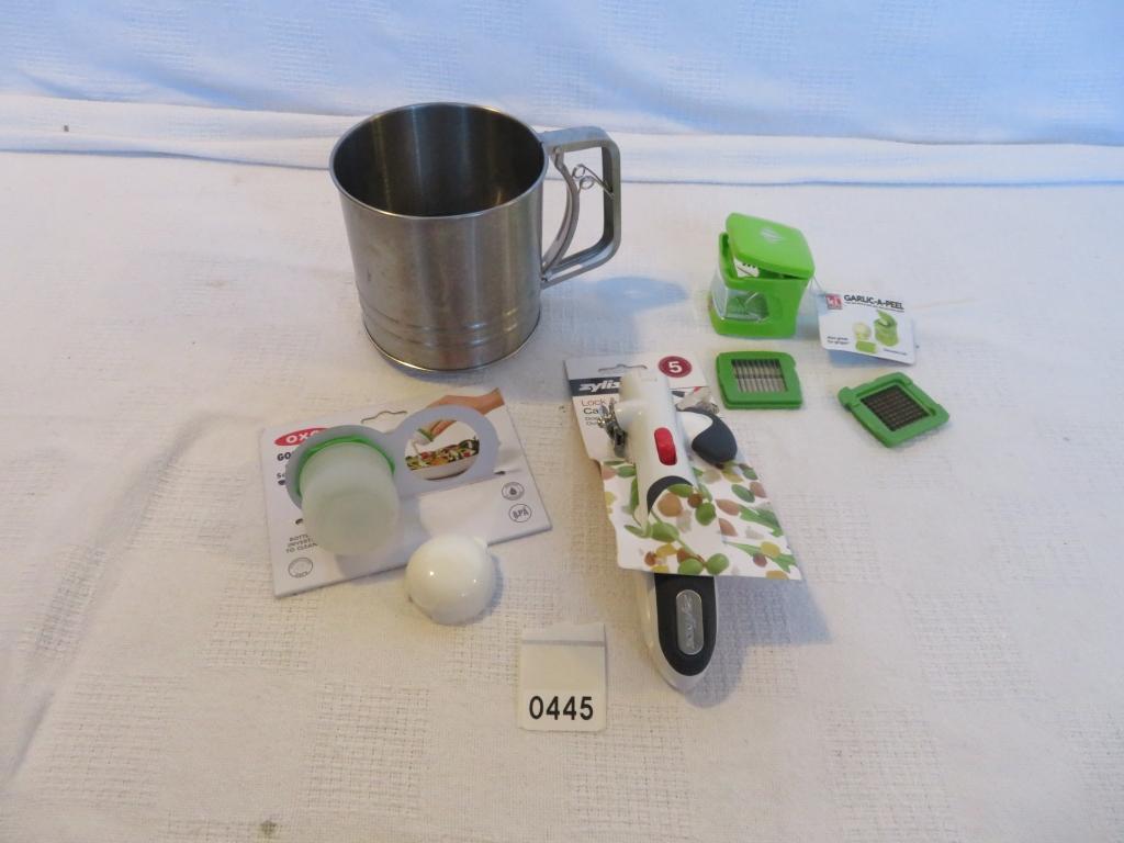 Lot of kitchen items