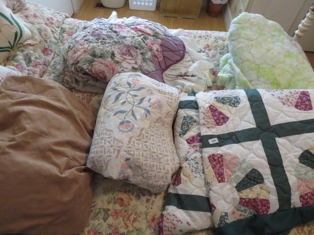 Lot of Blankets & Quilt