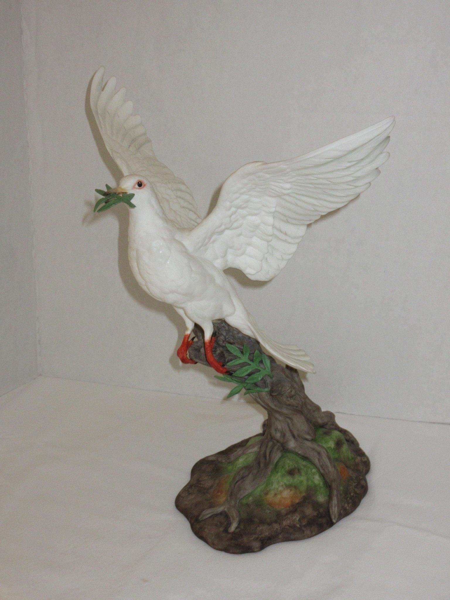 Ltd Edition, Signed Porcelain Dove of Peace Figurine by Boehm. Style # 40236 - Issue # 591