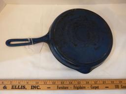 Cast Iron Fryer with Spout 9 1/4"