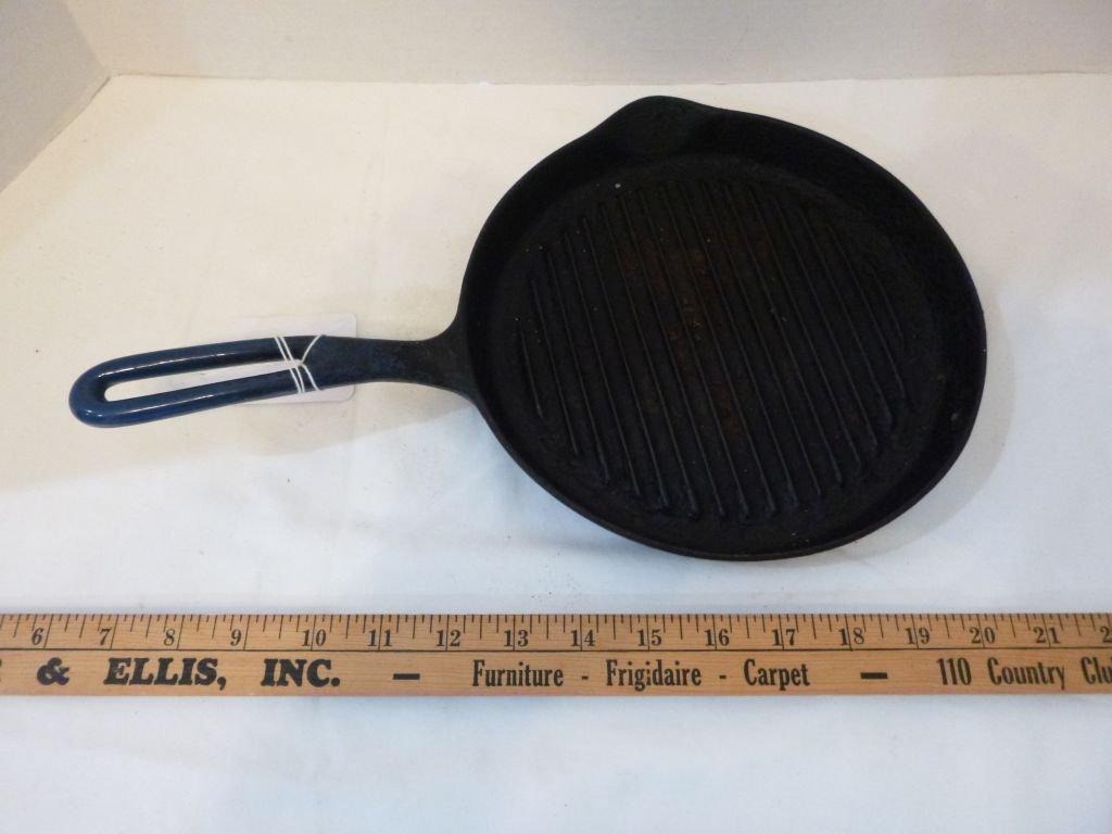 Cast Iron Fryer with Spout 9 1/4"