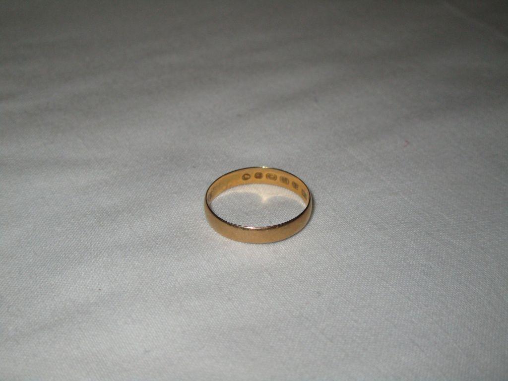 Ladies 18K Yellow Gold Wedding Band w/ Hallmark