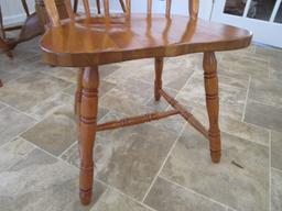 Oak Dining Room Table & 4 Spindle Back Chairs - Single Pedestal w/ 1 Leaf