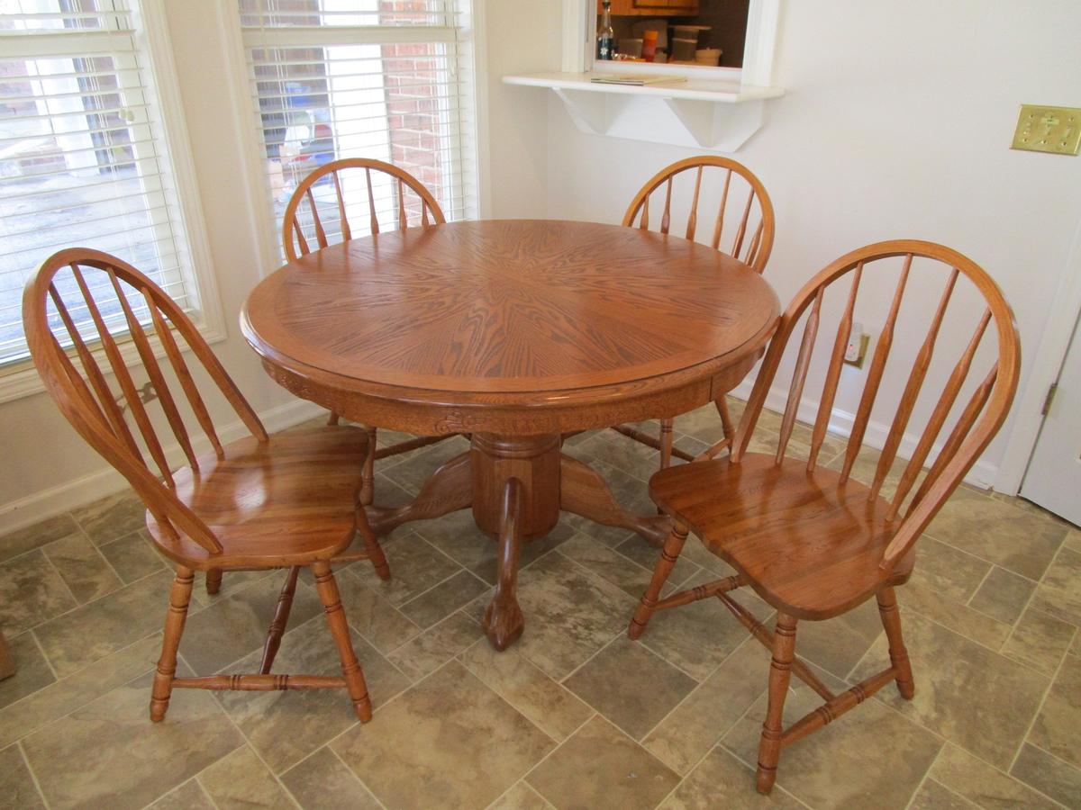 Oak Dining Room Table & 4 Spindle Back Chairs - Single Pedestal w/ 1 Leaf