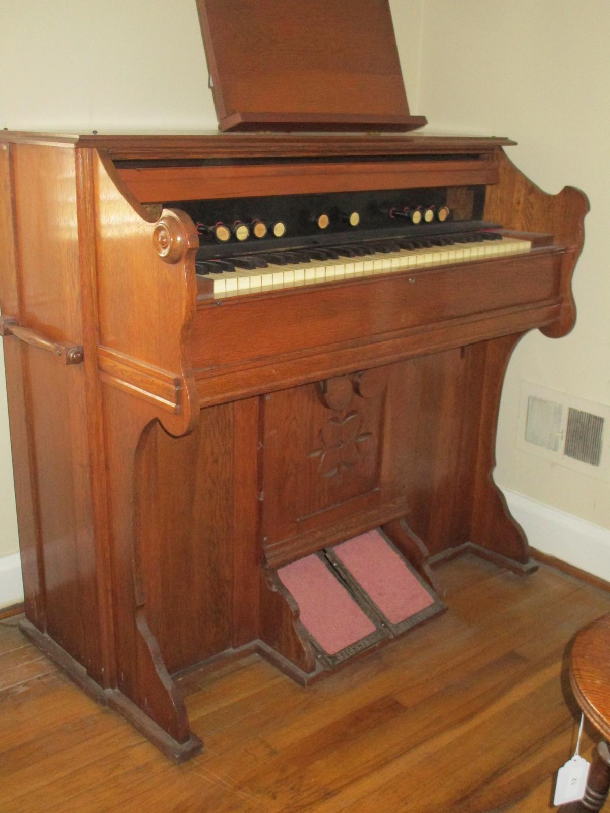 Beckwith Organ Company Vintage Oak Pump Organ - Beautiful Piece