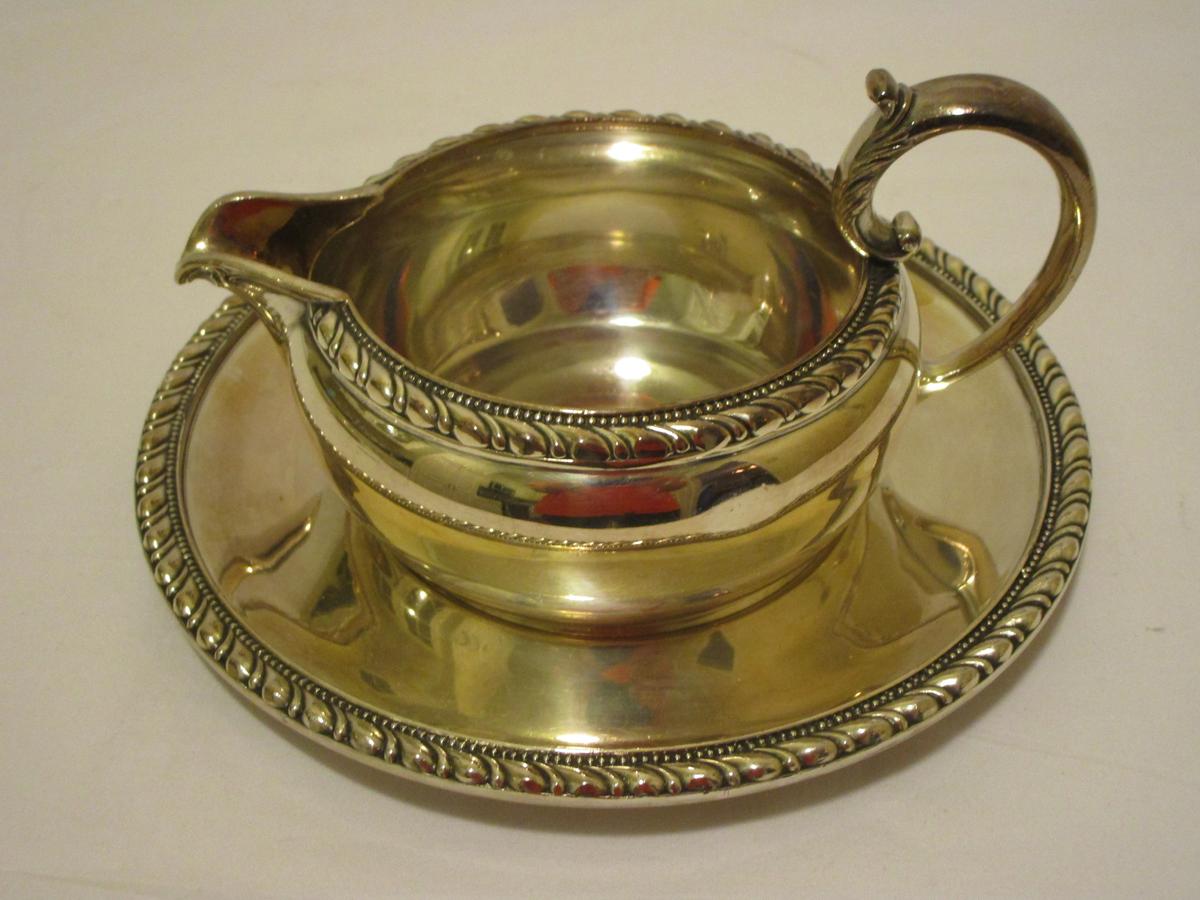 Reed & Barton Silver-plate Gravy Boat w/ Under plate