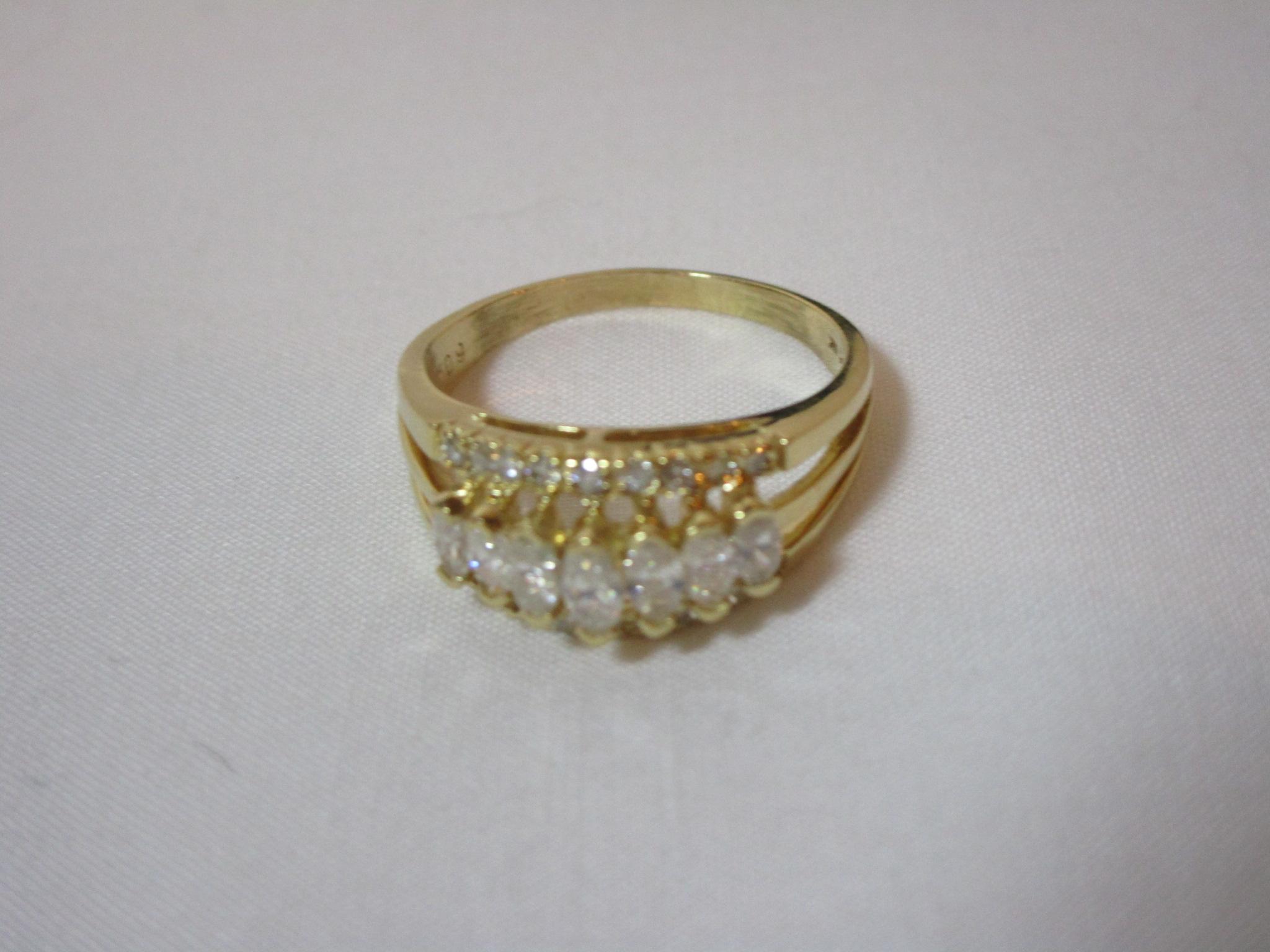 7 Marquise Diamonds Mounted in The Center of a 14k Yellow Gold Band