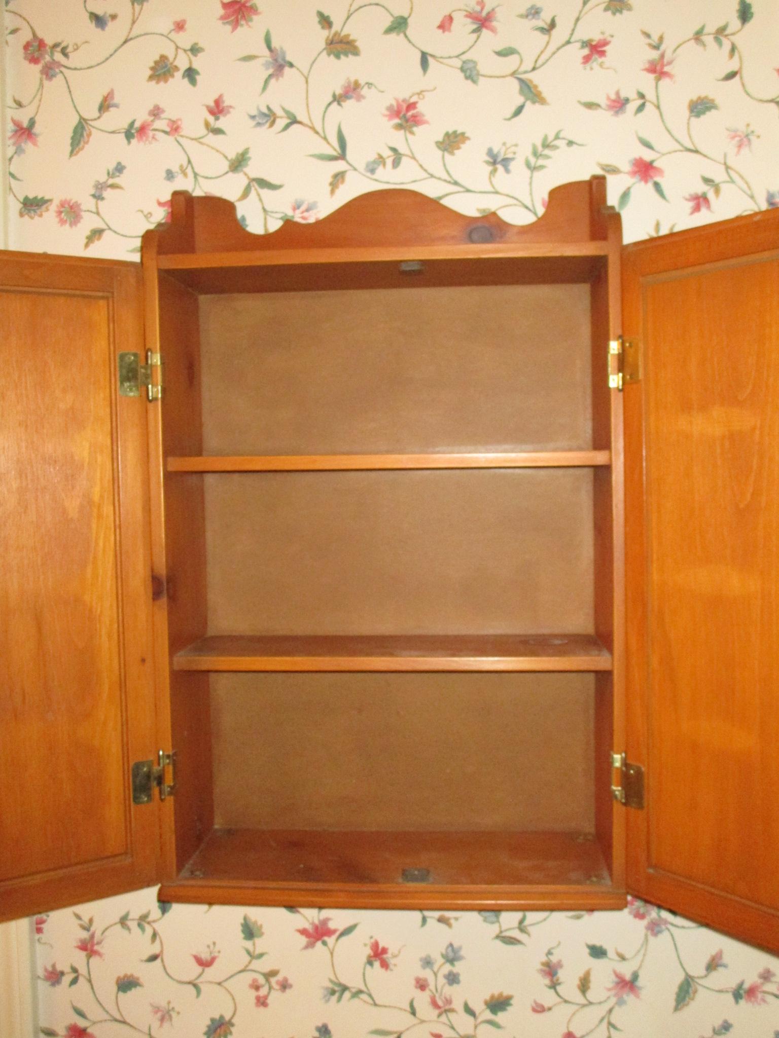 Pine Wall Hanging Cabinet (3 Shelves)