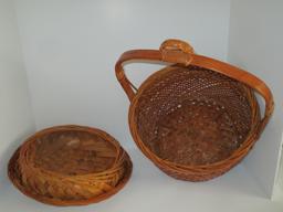 Woven Basket w/Handle & Lid   15" w/Handle x 13" diam.