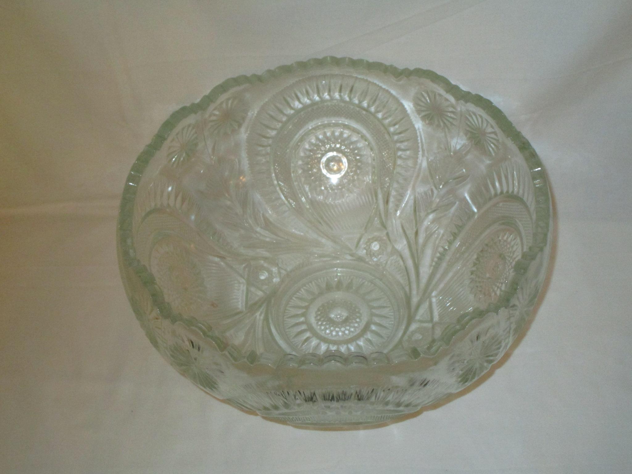 L. E. Smith Early American Pressed Glass Punch Bowl in the Pinwheel & Star Pattern