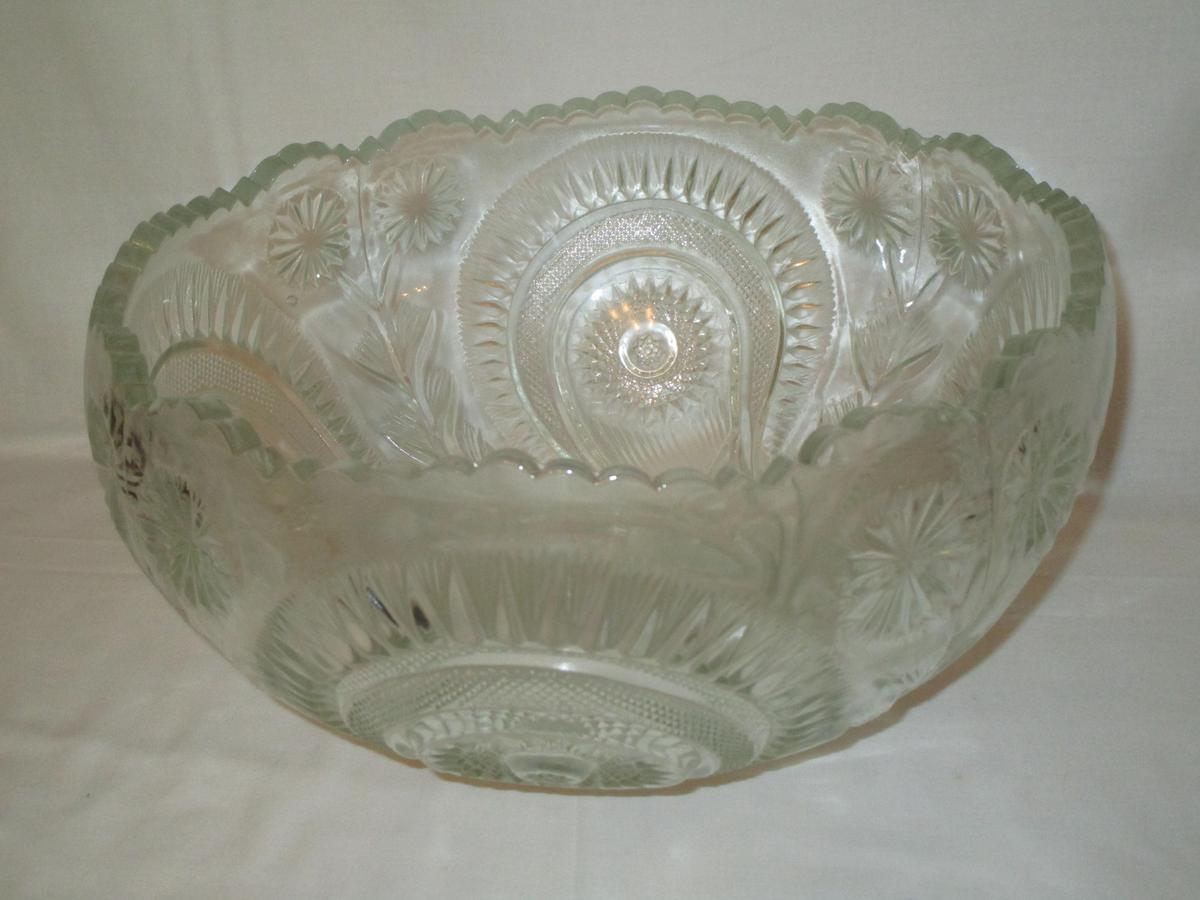 L. E. Smith Early American Pressed Glass Punch Bowl in the Pinwheel & Star Pattern