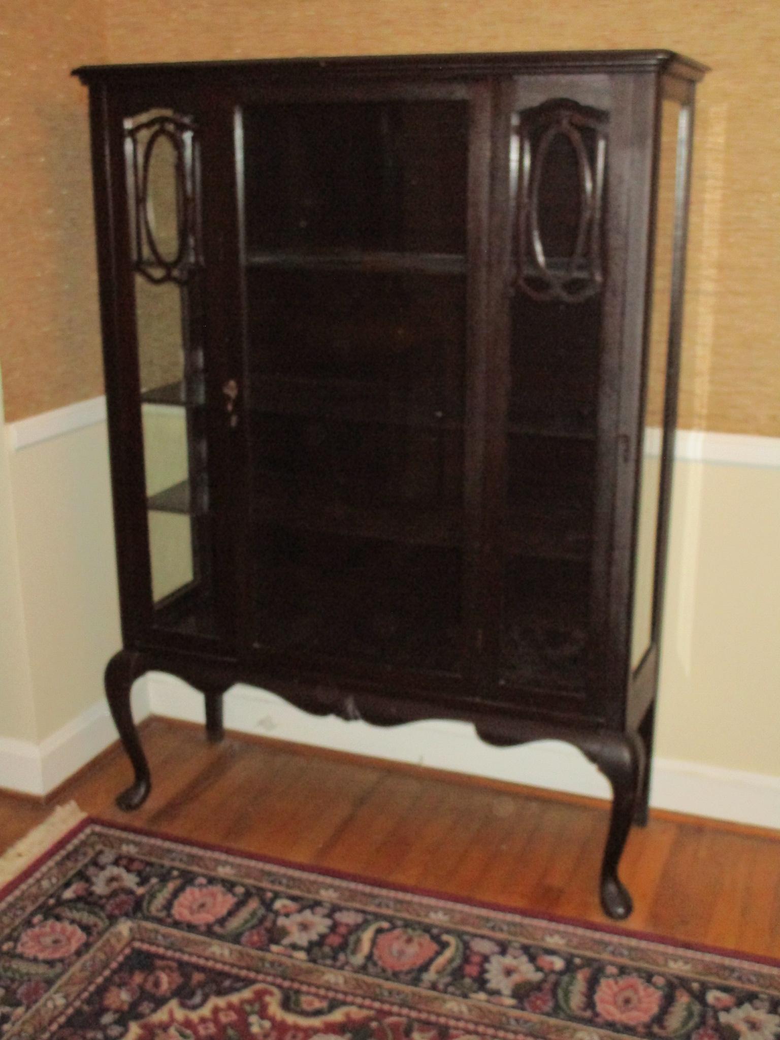 Vintage Mahogany China Cabinet   1 Glass Panel Door with Key