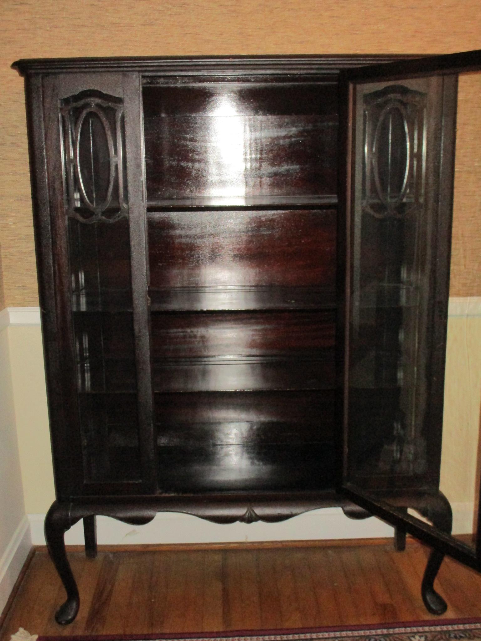 Vintage Mahogany China Cabinet   1 Glass Panel Door with Key