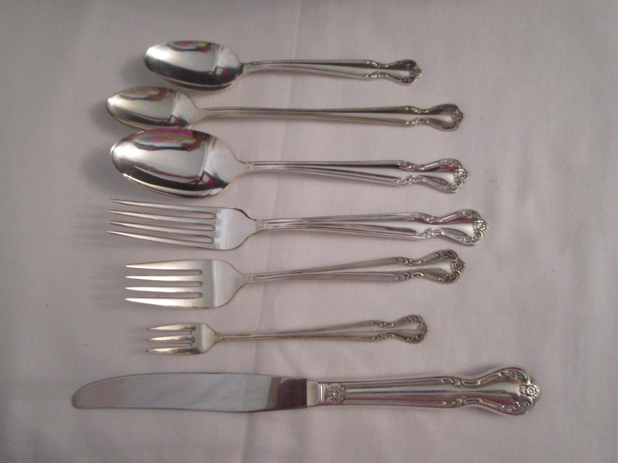 Lot - 51 piece Rogers & Brothers\s Silver Plate Flatware in Chest